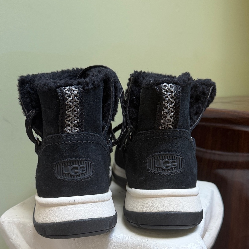 UGG Women's Lakesider Heritage Lace boots. Size 8  new H9N8 - Picture 4 of 7